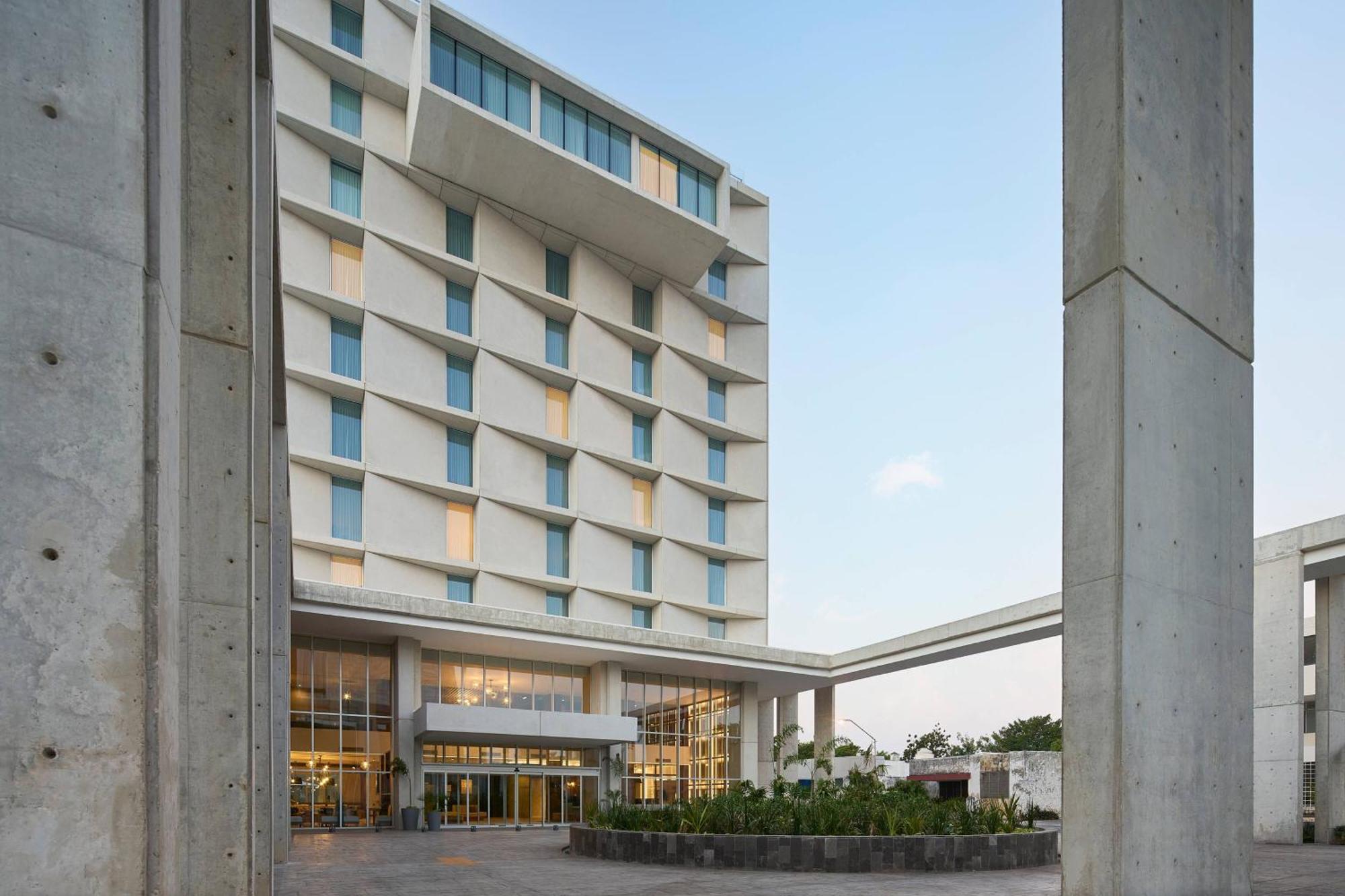 Courtyard By Marriott Merida Downtown Exterior photo
